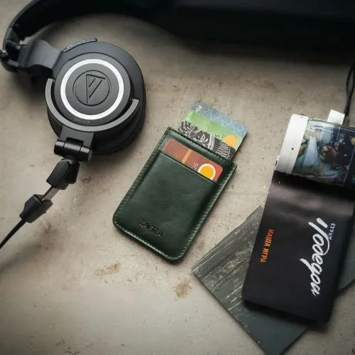 travel essentials,atari lynx,travel bag,everyday carry,portable media player,minidisc,walkman,audio accessory,visa card,mp3 player accessory,turbografx-16,radio set,visa,radio cassette,carry-on bag,flat lay,radio device,wallet,summer flat lay,remote pass