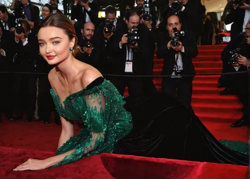 red carpet,brie,a princess,green mermaid scale,green dress,step and repeat,vanity fair,female hollywood actress,black swan,elegant,hollywood actress,queen,a woman,fabulous,elegance,emerald,ball gown,oscars,in green,goddess,Art,Classical Oil Painting,Classical Oil Painting 22