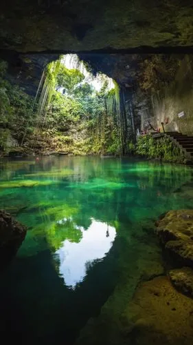 Lago da caverna Cenote,cenote,cave on the water,blue cave,pit cave,underground lake,the limestone cave entrance,limestone arch,cave,underwater oasis,sea cave,cave tour,belize,blue caves,the blue caves