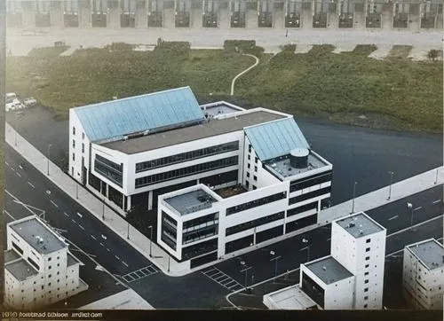 un edificio ubicado en una ciudad, su arquitectura esta basada en el constructivismo ruso.,a black and white po with an aerial view of the building,newbuilding,biotechnology research institute,imec,ii