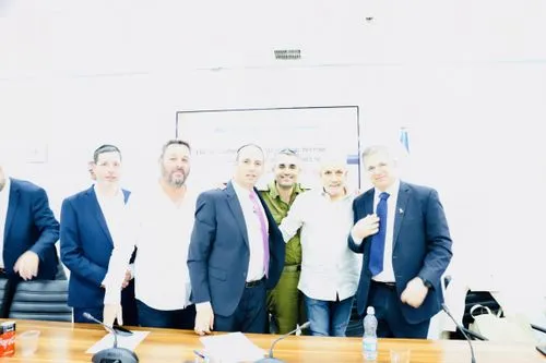 demirtas,knesset,ahrar,blur office background,kollel,gokcek,ssnp,roundtable,presidium,klapa,qormi,khaldoon,trnc,round table,eurogroup,rctv,barkhan,haniyeh,delegations,araghchi