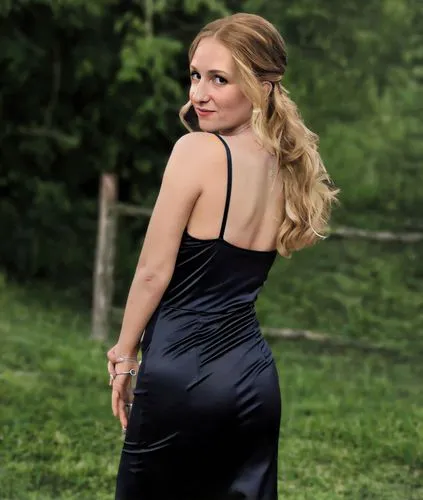 annasophia,giada,sarikaya,girl in a long dress from the back,mamedyarov,lopatkina