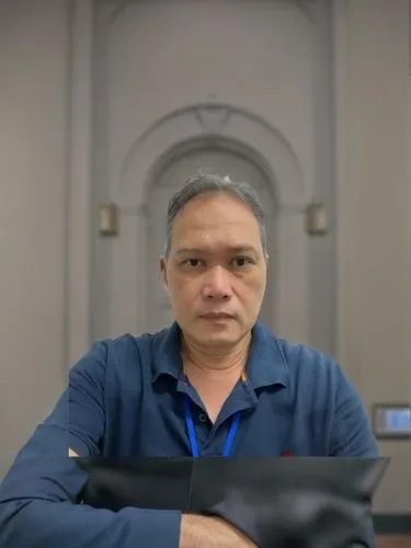 a man wearing a blue shirt is sitting in a room,kurniawan,kamarul,sandiganbayan,menteri,taufik,azmi,pangilinan,tiangco,kundiman,salleh,kriengsak,fahri,husni,fikri,magdalo,teuku,dzaiddin,kolombangara,s