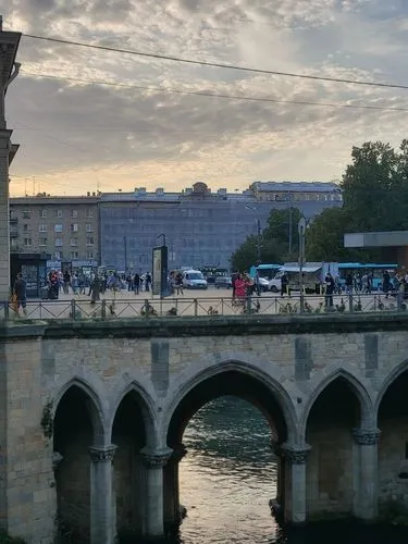 средневековье,the old bridge has arches under it as traffic passes on the other side,pont d'avignon,tiber bridge,sant'angelo bridge,ponte sant'angelo,vltava,angel bridge