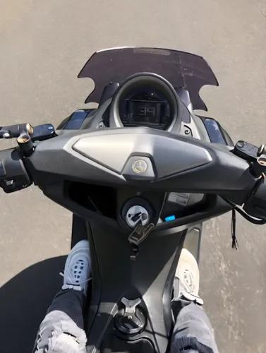 electric scooter,mobility scooter,e-scooter,motorized scooter,scooter riding,cockpit,motor scooter,kick scooter,piaggio,motorcycle boot,scooter,scooters,two-wheels,motorcycle fairing,bullet ride,pedal,gopro,heavy motorcycle,motorcycle rim,moped