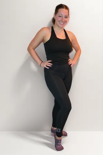 fitness coach,plus-size model,fitness professional,fitness model,active pants,aerobic exercise,athletic body,keto,squat position,female runner,segments,plus-size,equal-arm balance,female model,fitness