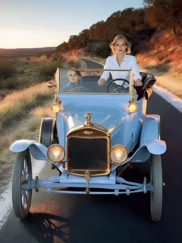 Alice Weidel junior is at the center of the action. She is driving a Ford (Model T) through a Texan landscape, its dark green paint reflecting the bright sunlight. The interior of the old car impresse