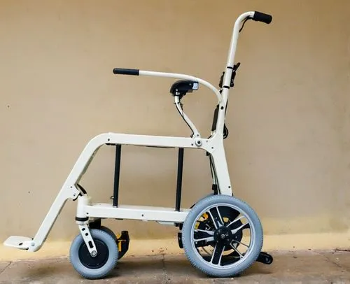 电动轮椅车,the tricycle is powered by an electric device,wheelchair,tetraplegia,quadriplegia,wheel chair,wheelchairs,trikke