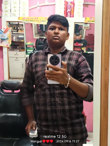 the man is taking his picture in the mirror,haircutting,tanmay,loganathan,chunlu,rajendar,kafeel