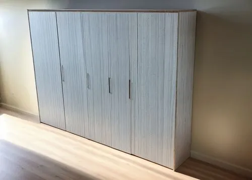 we need to draw this wardrobe with 4 sliding doors of 90 with the white veined finish that you see in the photo very similar to a very light oak
The internal division is exactly as you see in my drawi