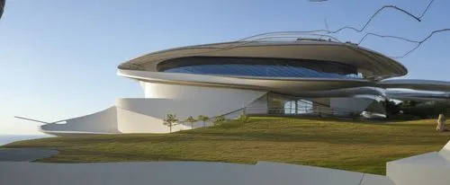 DISEÑO EXTERIOR DE UNA RESIDENCIA ESTILO FUTURISTA CON FORMA ESPACAIL ORGANICA, CON UN AMPLIO VENTANAL DE CRISTAL AL FRENTA, CON VISTA AL MAS, RODEADA DE VEGETACIÓN EXUBERANTE, CORRECION DE ERRORES, P