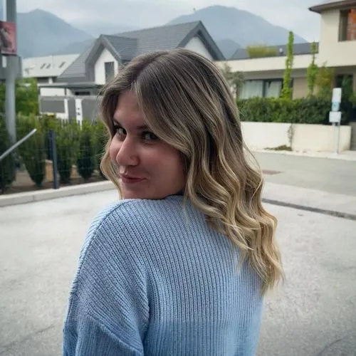 smooth hair,malibu,blonde,semi-profile,short blond hair,surfer hair,melissa,layered hair,blonde hair,blond hair,pre-alps,sarah,half profile,sochi,april,grey background,aeriel,veronica,cool blonde,haired