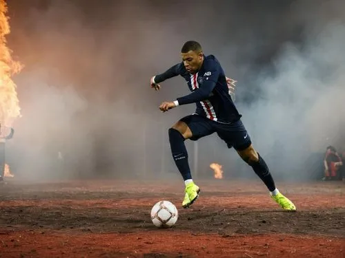 Килиан Мбаппе играет в футбол в аду,Kylian Mbappe on a soccer field kicking a ball,neymar,boudebouz,matuidi,mbappe