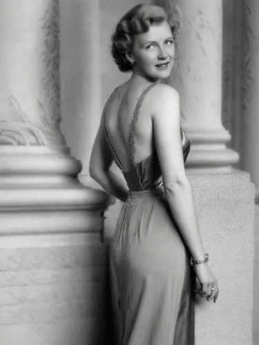 A lady from the 1940s in front of a classical column.,a woman is wearing an evening gown, posing in front of a column,stabenow,hayworth,greer garson-hollywood,claire trevor,desilu,marylyn monroe - fem