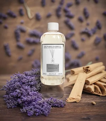 Arrière plan : Un subtil accord de lavande et de bois de santal au service du patchouli et des épices vanillées,lavender oil,fernleaf lavender,egyptian lavender,french lavender,natural perfume,lavande