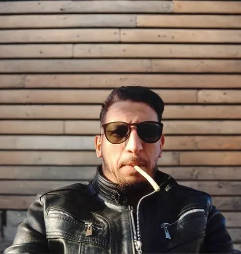 حائط مزخرف


,a man in black jacket smoking a cigarette,lapo,bardem,mesrine,smoking man,yelawolf,jordanovski