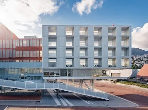 ADD CARS IN THE STREET AT RIGHT SIDE,epfl,bicocca,javeriana,glass facade,moneo,audencia,technion,athens art school,ufrj,tschumi,edificio,esade,politecnico,lassonde,universitatea,bocconi,funchal,cubic 