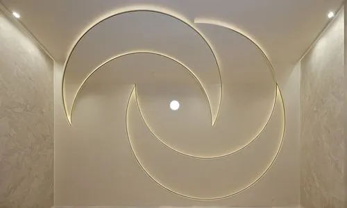 gypsum decoration in the ceiling of a room with hidden LED lighting
Gypsum decoration for a crescent corridor,an abstractly designed room with an illuminated wall,wall light,wall lamp,foscarini,semi c