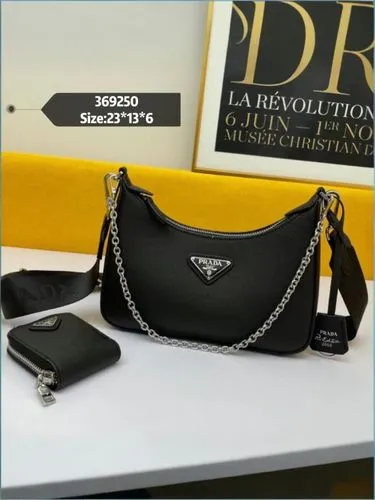 dior,delvaux,luxury accessories,women's accessories,cartera,dreifuss,dsquared,lvmh,dvf,desroches,longchamps,ysl,bendel,ferragamo,conjunto,accessories,razzia,accesories,leather goods,falabella