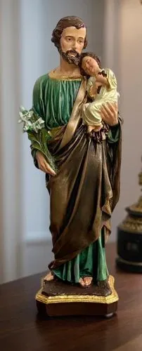 jesus figure,statue jesus,jesus in the arms of mary,figurine,saint joseph,statuette,saint nicolas,png sculpture,saint peter,3d figure,holy family,mohnfigur,angel moroni,pietà,pregnant statue,angel fig