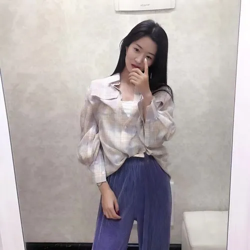 hanbok,uniqlo,ao dai,dress shop,cute clothes,blouse,purple frame,bolero jacket,floral skirt,skirt,mirror,phuquy,seo,dressing room,songpyeon,shopping,denim skirt,sujeonggwa,mirror frame,outside mirror