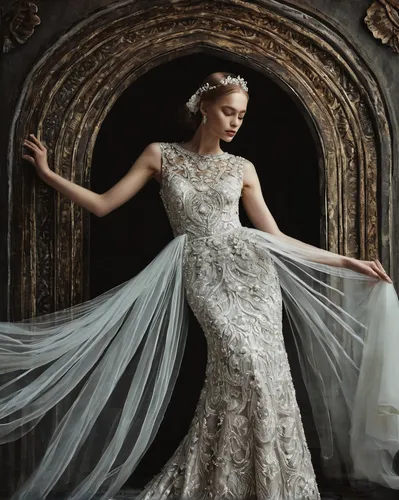 Naeem Khan Weddingdress,bridal clothing,wedding dresses,wedding gown,bridal dress,wedding dress train,wedding dress,bridal party dress,blonde in wedding dress,bridal,ball gown,evening dress,quinceaner