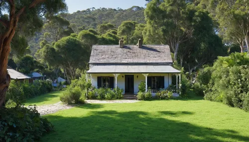 bungalow,lincoln's cottage,cottage,historic house,garden elevation,bendemeer estates,green lawn,clay house,farmhouse,country cottage,farm house,summer cottage,grass roof,cottages,little house,flock house,inverted cottage,small house,hacienda,santa barbara,Photography,Black and white photography,Black and White Photography 04