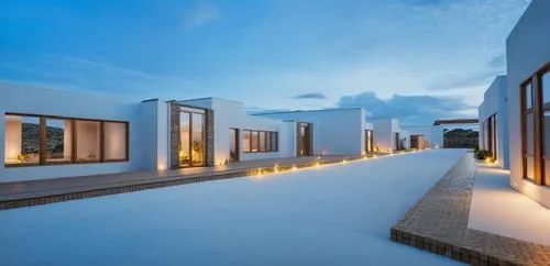 Leve movimiento arquitectónico con luz natural respetando la forma y texturas  
,the empty lot is in a nice white setting,amanresorts,holiday villa,dunes house,luxury property,seminyak,maldives,Photog