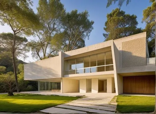 In a spacious masterful study, a minimalist house with a minimalist style exudes relaxation and beauty. The facade of the house is adorned with intricate concrete facades and plush carpet, with polish