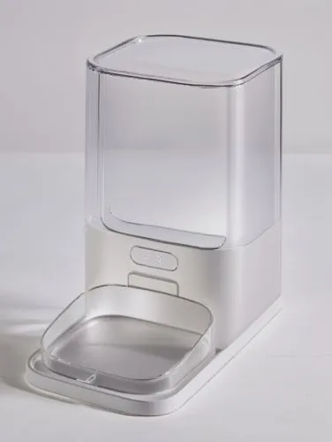 宠物喂食器，简约风格，科技感,an appliance with a glass inside,water glass,glass container,borosilicate,double-walled glass,glass mug,cube surface