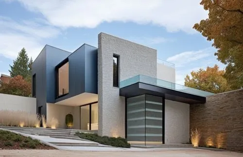 DISEÑO DE UNA CASA RESIDENCIAL EN ESQUINA CON UN VENTANAL EN ESQUINA , CON CANCELES DE ALUMINIO Y CRISTAL, EXCELENTE REPRESENTACIÓN, PROPORCION, VEGETACION EXUBERANTE,a modern house with modern stairc