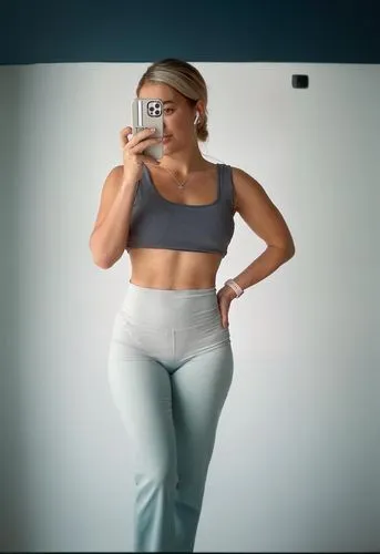 plus-size,diet icon,plus-size model,plus-sized,yoga pant,fit,fitness model,hula hoop,keto,hips,cellulite,fat,abs,commercial,women's health,sweatpants,gordita,proportions,active pants,curvy