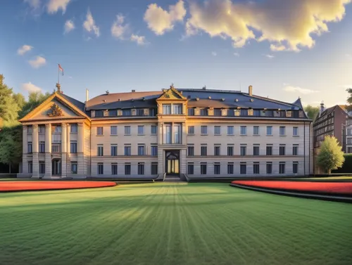 Klassizistischer, symetrischer Palastbau. Park im Vordergrund mit Weg und bunten Tulpen. Beeindruckende Einfahrt. Ansicht perspektivisch mehr von einer Seite ca. 20 Grad vertikal gedreht.,schleissheim