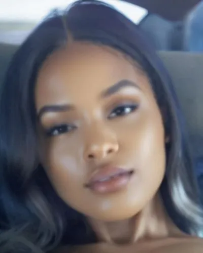 a woman with black hair in the back seat of a car,rhi,vrih,nahri,mayhle,blurriness,kelci