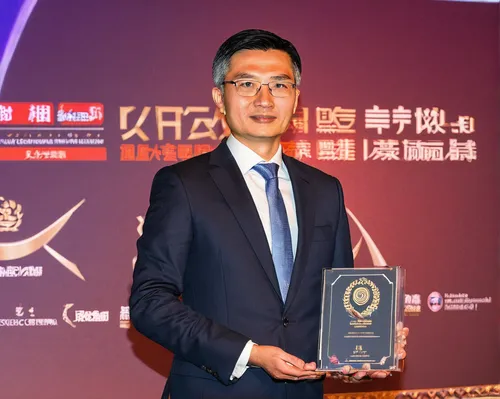 Yu Tao is crowned this year's most influential member of the Middle East construcition industry,shuai jiao,award,xiangwei,kai yang,xing yi quan,honor award,award ceremony,xuan lian,tai qi,luo han guo,