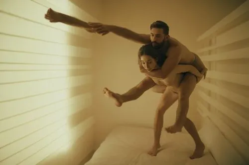 a naked woman is carrying a naked man on her back,the man is lifting up the woman in a room,pilobolus,polunin,momix,ballett,keersmaeker,balletto,Photography,Documentary Photography,Documentary Photogr