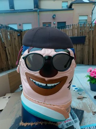 convert to a rapper.,ski mask,3d man,pubg mascot,ski helmet,ski glasses,balaclava,3d,pollution mask,hockey mask,ffp2 mask,mask duty,swimming goggles,anime 3d,pyro,motorcycle helmet,construction helmet