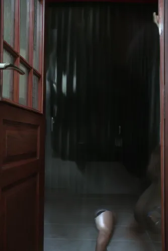 creepy doorway,lenderman,backdoor,live escape game,run,door