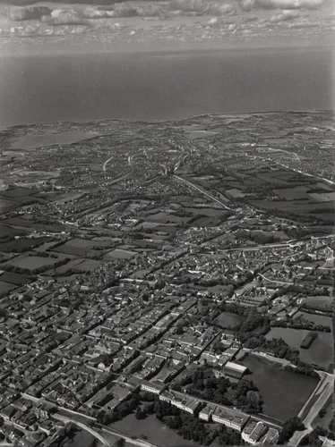 aerial photograph,aerial image,casablanca,aerial view,flight image,1950s,antrim,1952,1940,1940s,la serena,from the air,viareggio,tehran aerial,clécy normandy,year of construction 1954 – 1962,taranaki,arco humber,aerial,finistère,Photography,Black and white photography,Black and White Photography 11