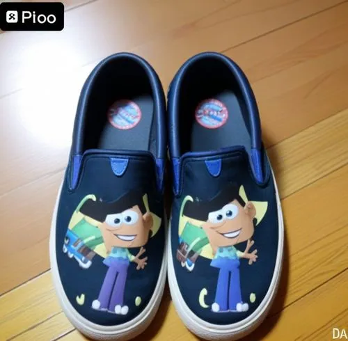 一双闪电麦昆鳄鱼鞋,a pair of cartoon shoes sitting on top of a wooden floor,children's shoes,pinocchios,toddler shoes,shoes icon,cloth shoes,poptropica