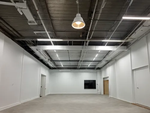 hallway space,basement,conference room,ceiling construction,rental studio,large space,daylighting,prefabricated buildings,track lighting,gallery,lighting system,whitespace,recreation room,concrete ceiling,sound space,the server room,data center,loft,factory hall,photography studio