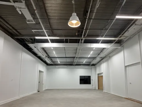 hallway space,basement,conference room,ceiling construction,rental studio,large space,daylighting,prefabricated buildings,track lighting,gallery,lighting system,whitespace,recreation room,concrete cei