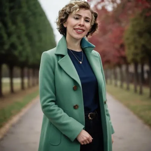 short and petite woman, green coat, short wavy hair,politician,lagotto romagnolo,virginia,pantsuit,senator,female doctor,greta oto,susanne pleshette,almudena,virginia sweetspire,anellini,official port