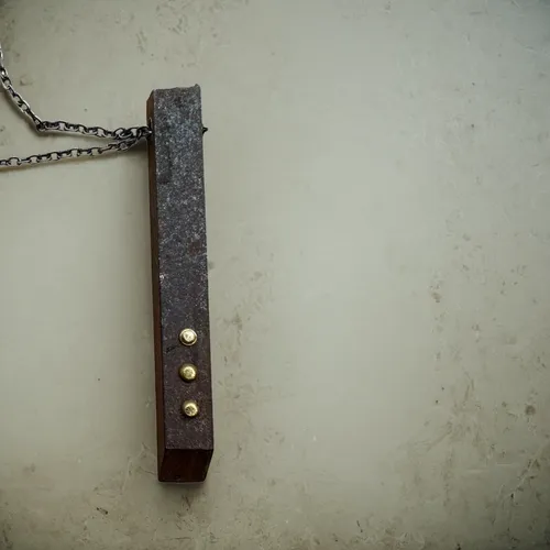 lies on the table, the table is white, top view,wooden clip,house key,door key,skeleton key,rusty chain,saw chain,key ring,violin key,iron chain,keychain,antique tool,block and tackle,key rope,key mix