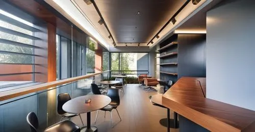 INTERIOR DE UNA BIBLIOTECA, PERSONAS ESTUDIANDO, DOBLE ALTURA,,this is an office setting with tables, chairs and wood shelves,modern office,interior modern design,contemporary decor,modern kitchen int