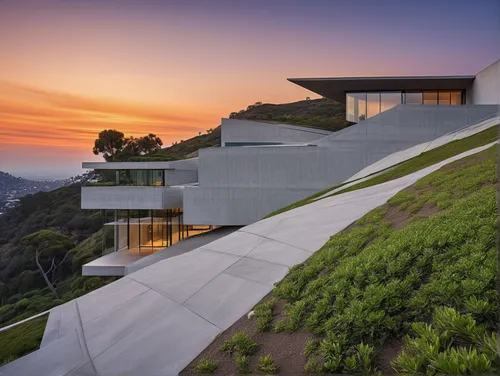 use origin shape.
location - Hollywood hills CA.
private residential building.
waterfall in the middle of hill
,dunes house,modern architecture,modern house,hillsides,roof landscape,house in the mount