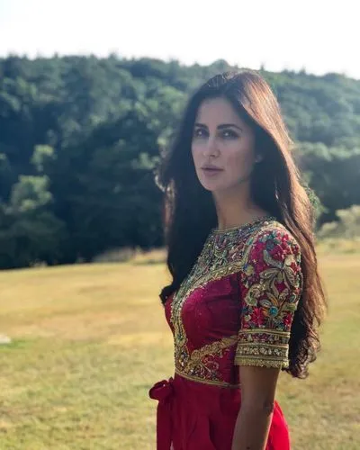 Dress,aditi rao hydari,kareena,hydari,vaanii,matondkar,adakhan,mastani,mahira,kurti,anushka,priyanka,anarkali,jahanara,vaani,dilhara,kabyle,kubra,avantika,shivdasani,winget