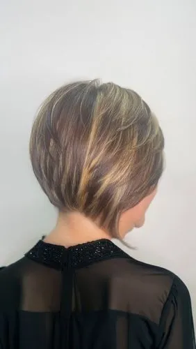 back of head,chignon,trichotillomania,updo,undercut,connective back,goldwell,short blond hair,bun mixed,shoulder length,pleat,penteado,foils,silicones,regrowth,natural color,pelo,scalp,blondet,golden cut