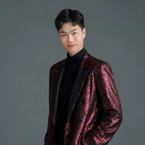 喜庆的衣服,an asian male wearing a red and gold jacket,hanyu,ganyu,yunho,haijun,mingjie,zhiyong