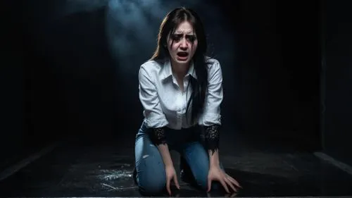 scared woman,gothika,llorona,isolda,possesion,the morgue,grudge,outlast,bhoot,agoraphobia,orona,phobia,girl walking away,sinister,psychosocial,live escape game,aatma,hisako,anabelle,miscarries